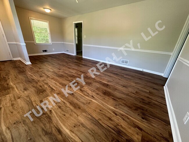 Foto del edificio - Home for rent in Center Point