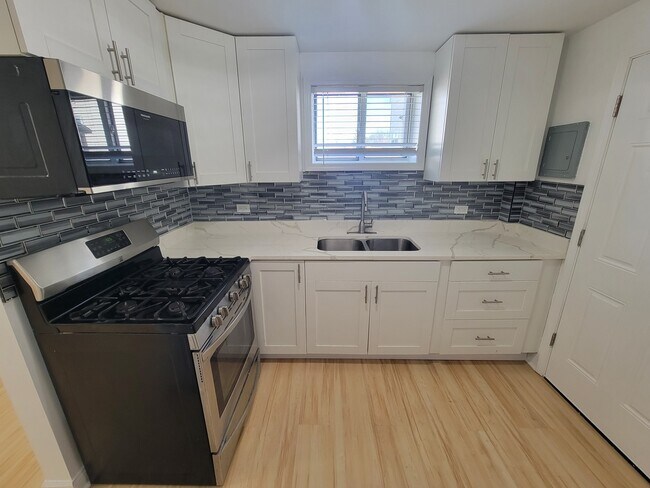 Foto del edificio - 6222 W Addison St