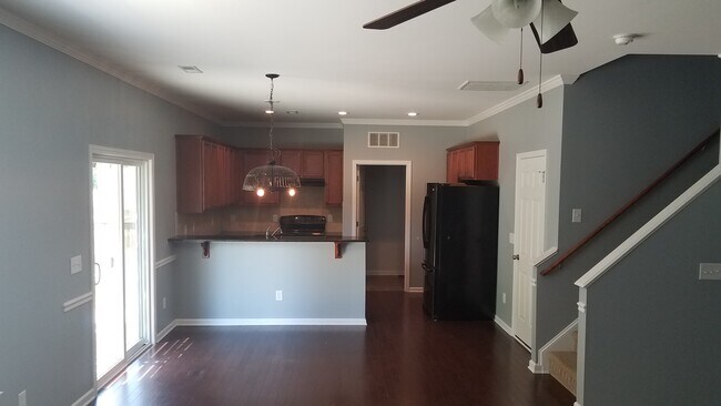Building Photo - 5501 Hardie Farm Dr