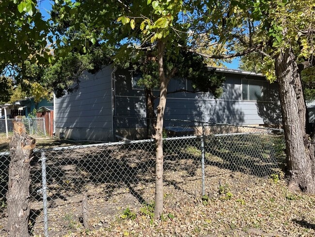 Building Photo - Charming 3 bedroom, 1 bath rental home in ...