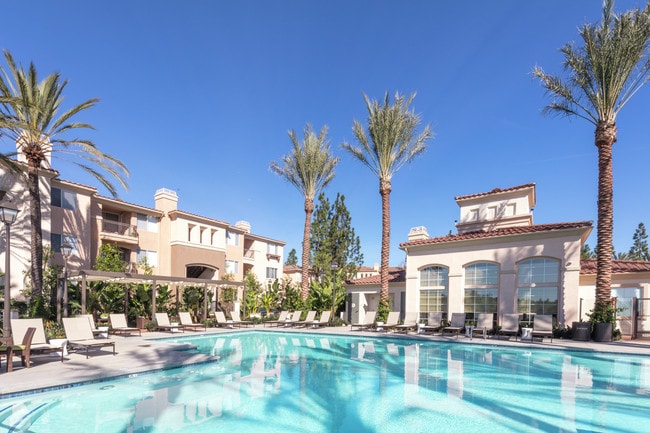 Las Flores - Las Flores Apartment Homes