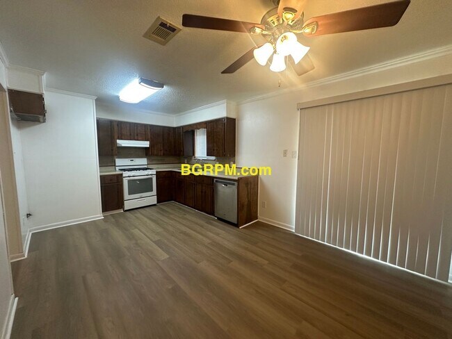 Foto del edificio - 3 BD 1 BA