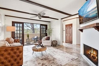 Building Photo - 8608 Villa La Jolla Dr