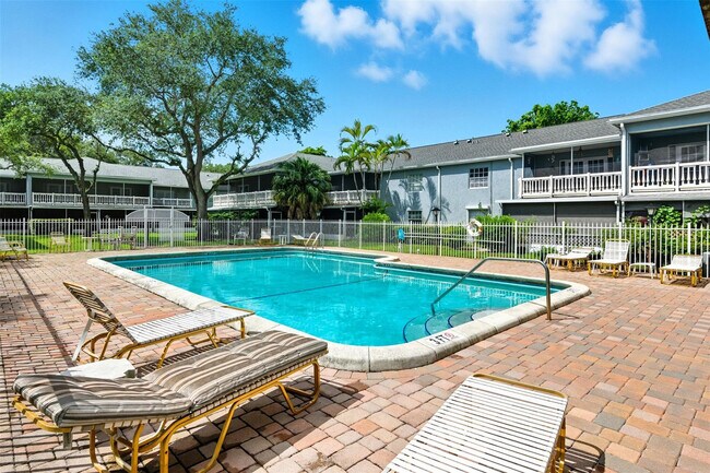 Foto del edificio - 7556 Stirling Rd