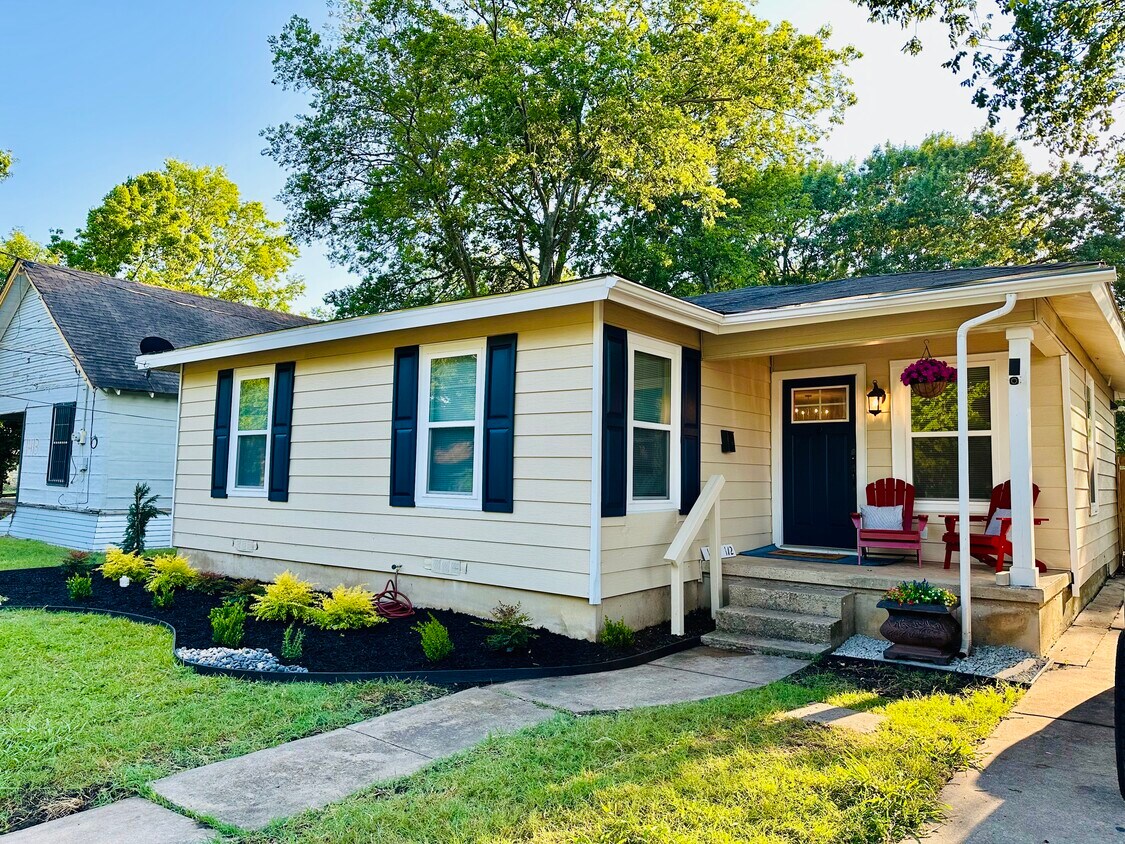 Primary Photo - 1413-1412 N Bradley St