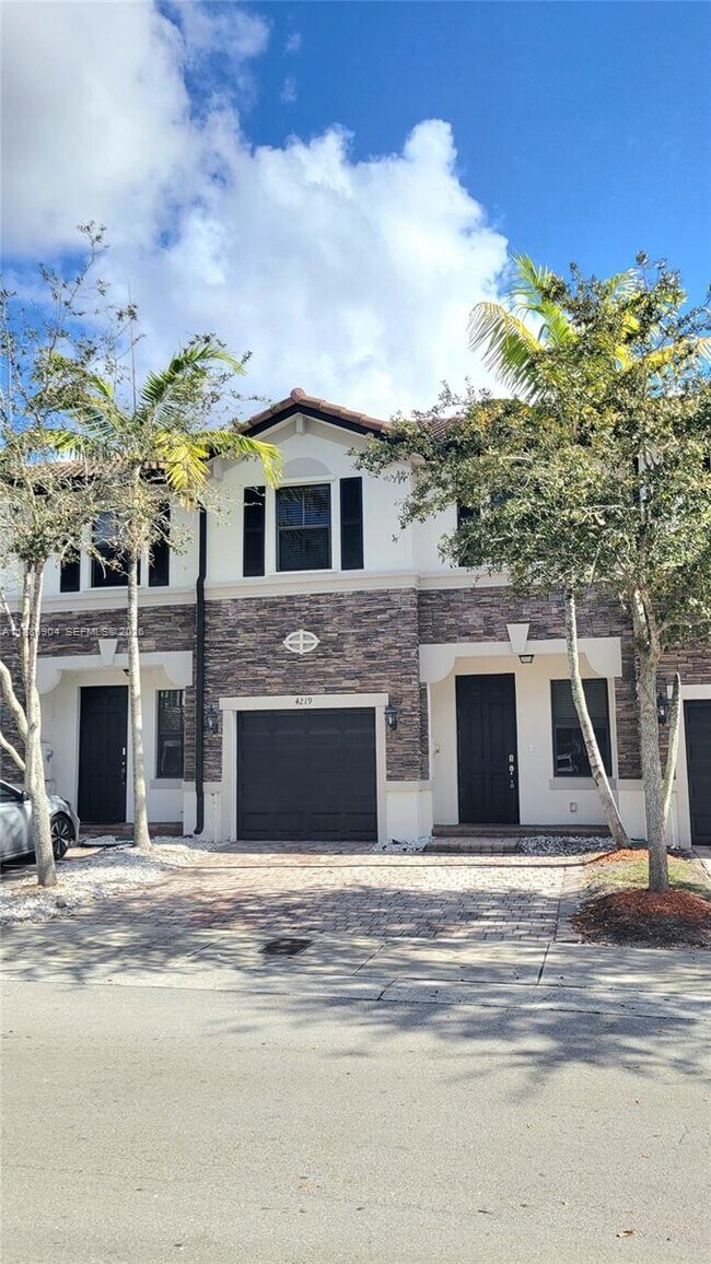 Building Photo - 4219 SW 164th Ct