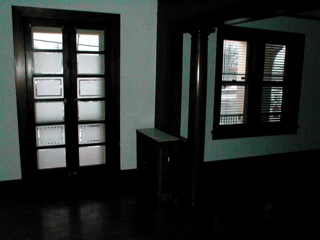 Foto del edificio - 302 W Grand Ave