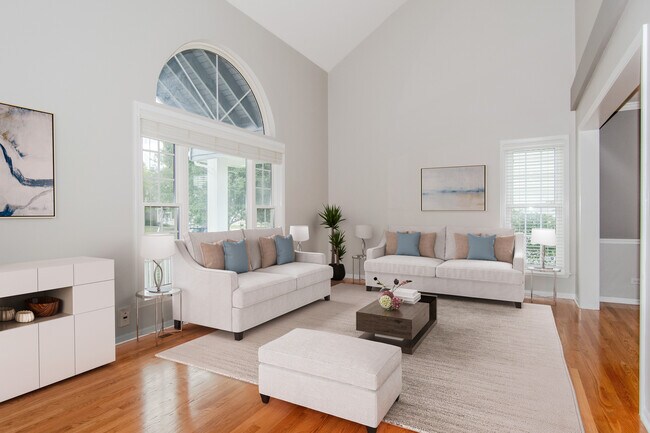 Foto del edificio - 2320 Indian Grass Rd
