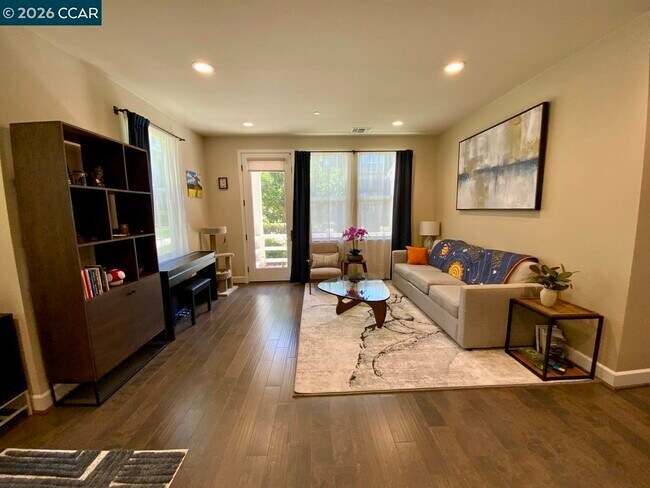 Building Photo - 472 Persimmon Common