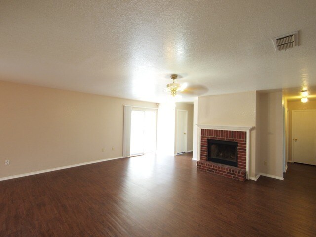 Foto del edificio - Viewable March 1st!! Pets Accepted!