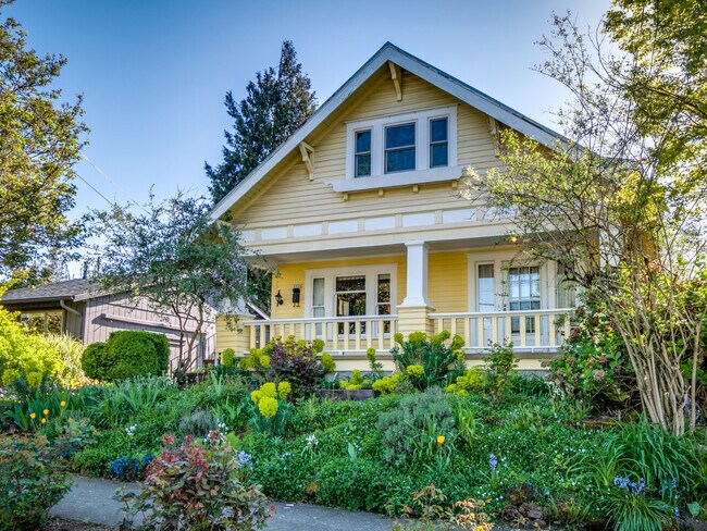 Building Photo - 2026 SE 47th Ave