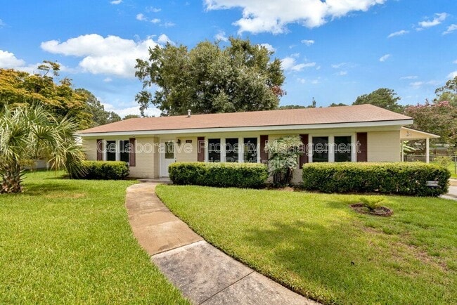 Building Photo - 319 Tanglewood Rd