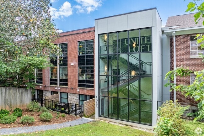 Building Photo - 1065 United Ave SE