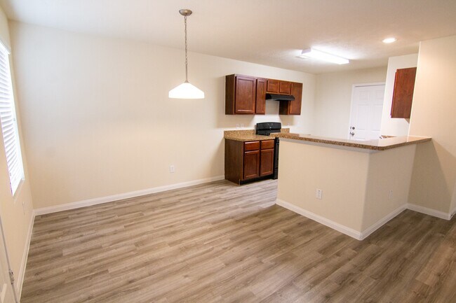 Foto del edificio - 3211 Gold Star Dr