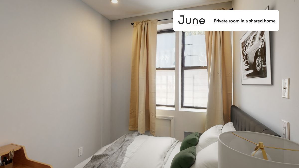Foto principal - Private bedroom in 3 bed/1 bath Home