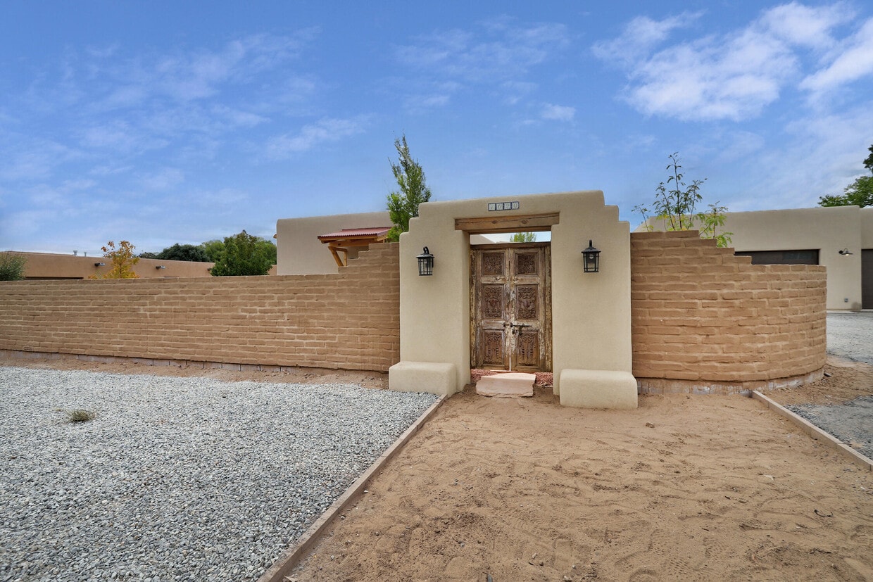 Foto principal - 1020 Ortega Rd NW