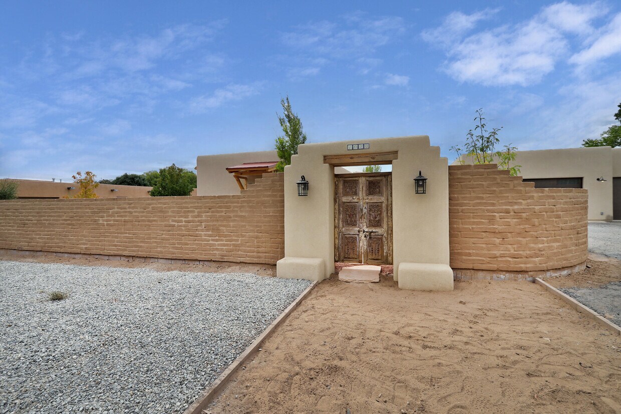 Primary Photo - 1020 Ortega Rd NW