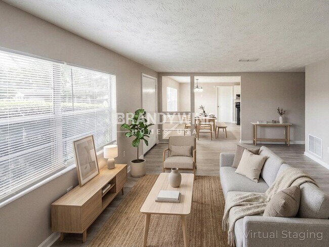 Foto del edificio - 8409 Red Holly Ln