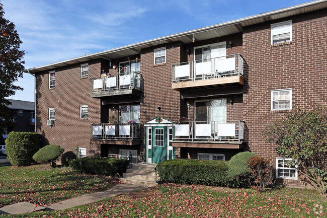 Building Photo - Wynnewood Greens