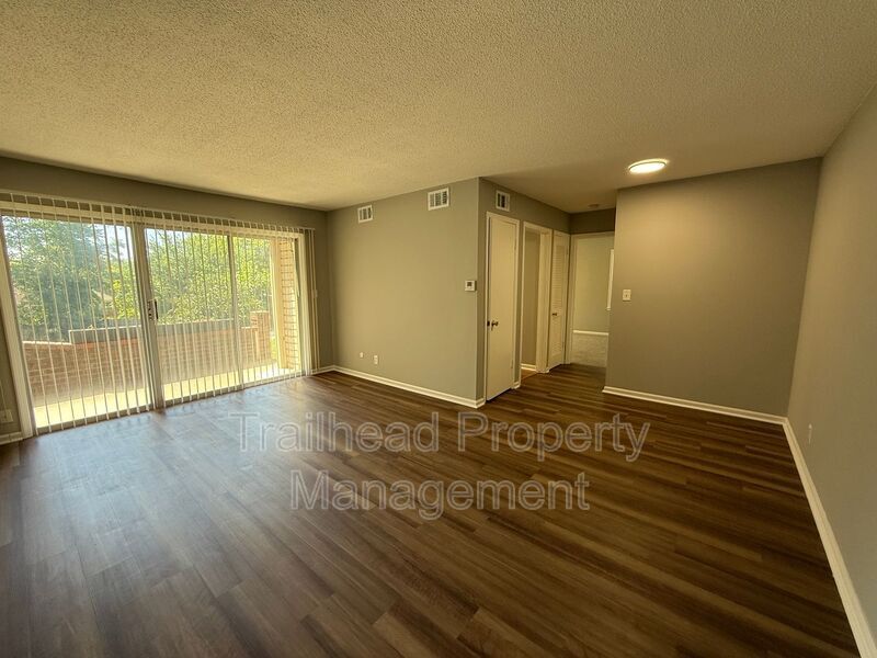 Primary Photo - 7716 W 85th St