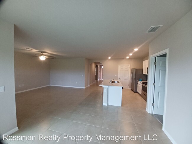 Building Photo - 3 br, 2 bath House - 2549 Village of Entra...