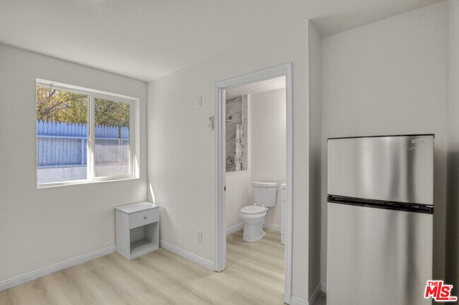 Foto del edificio - 7705 Baird Ave