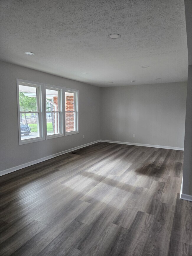 Foto del edificio - 10000 OH-736