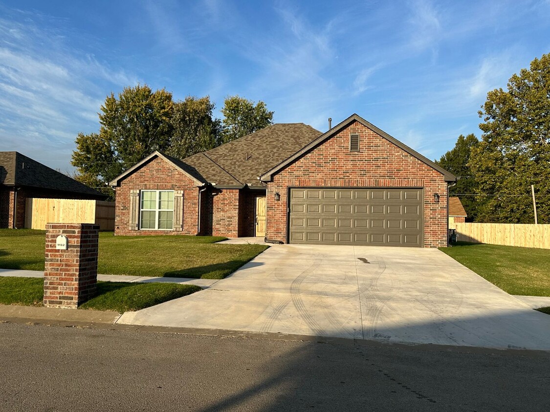 Primary Photo - New construction in Skiatook!