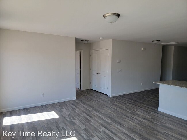 Building Photo - 4 br, 2 bath House - 576 Holly Street