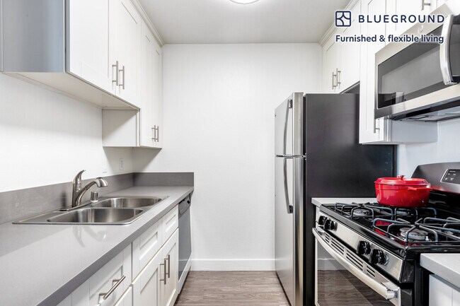 Foto del edificio - 1660 N Wilton Pl