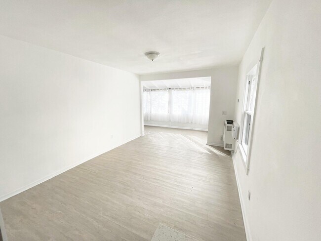 Sala de estar abierta - 1108 N Sweetzer Ave