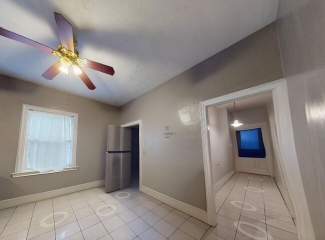 Building Photo - 20-22-22 Holmes St