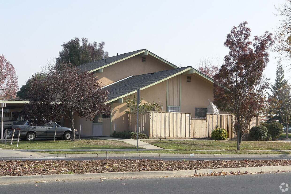 Primary Photo - 3302 R St
