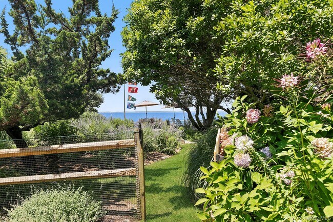 Foto del edificio - 29 Bittersweet Ln