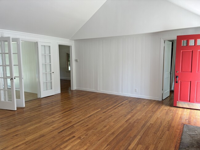 Building Photo - 67 Grove Point