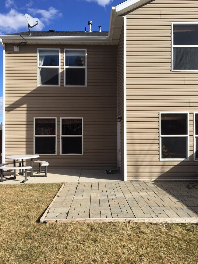 Building Photo - 295 N Beacon Dr