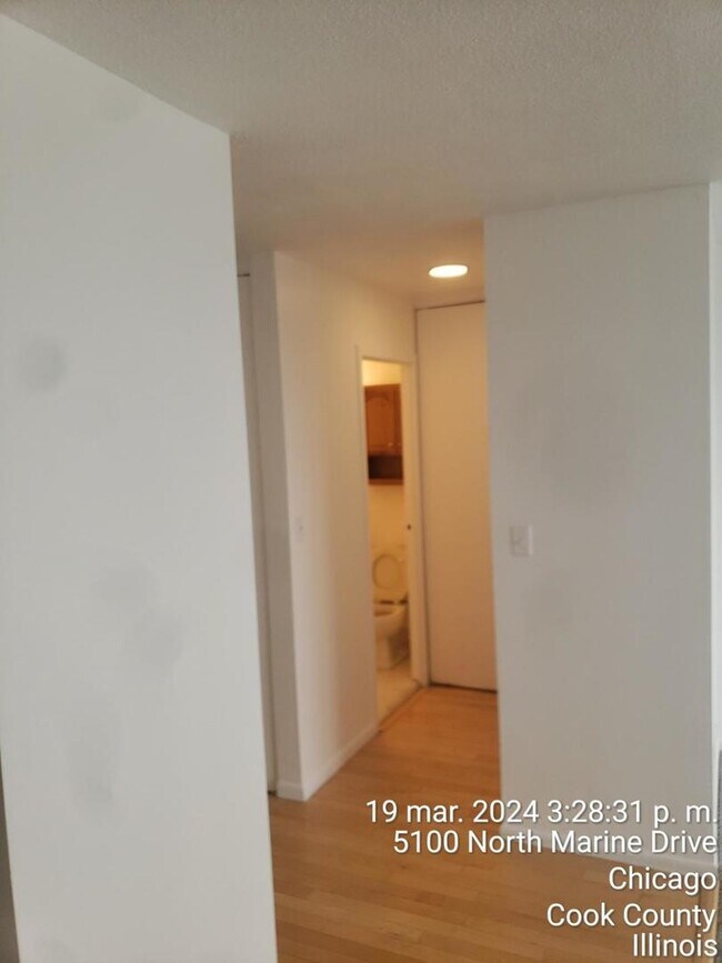 Foto del edificio - 5100 N Marine Dr