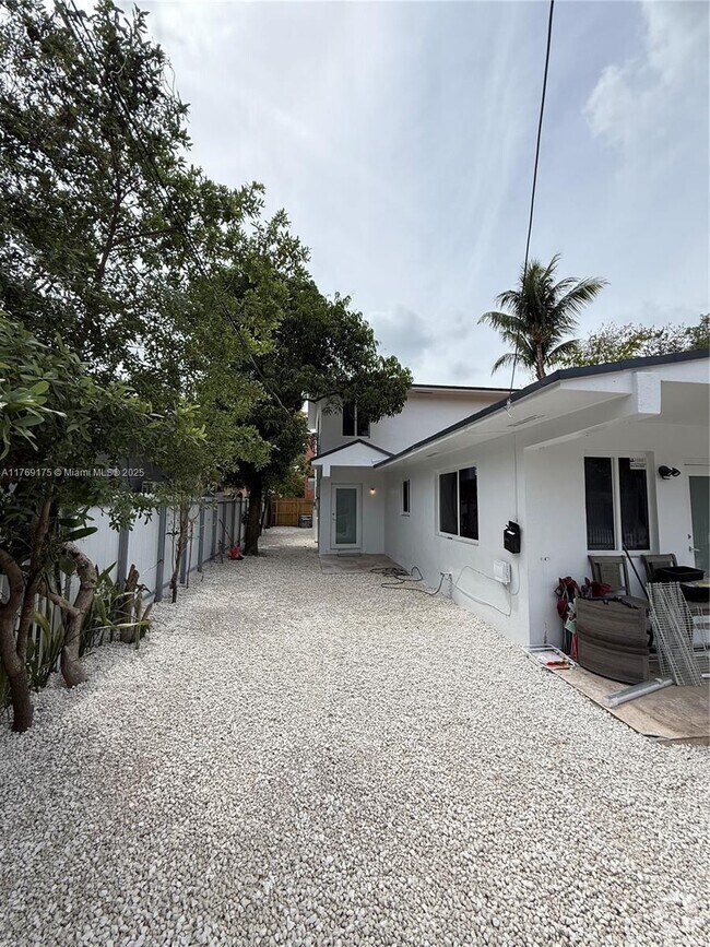 Building Photo - 236 NE 55th Terrace