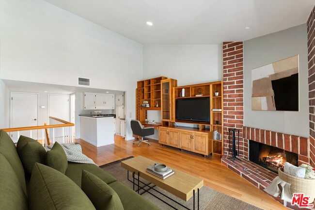 Foto del edificio - 17087 Palisades Cir