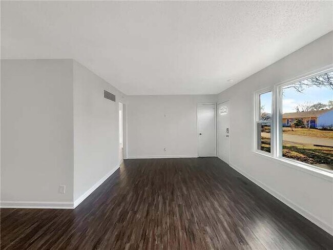 Foto del edificio - 6705 N Charlotte St