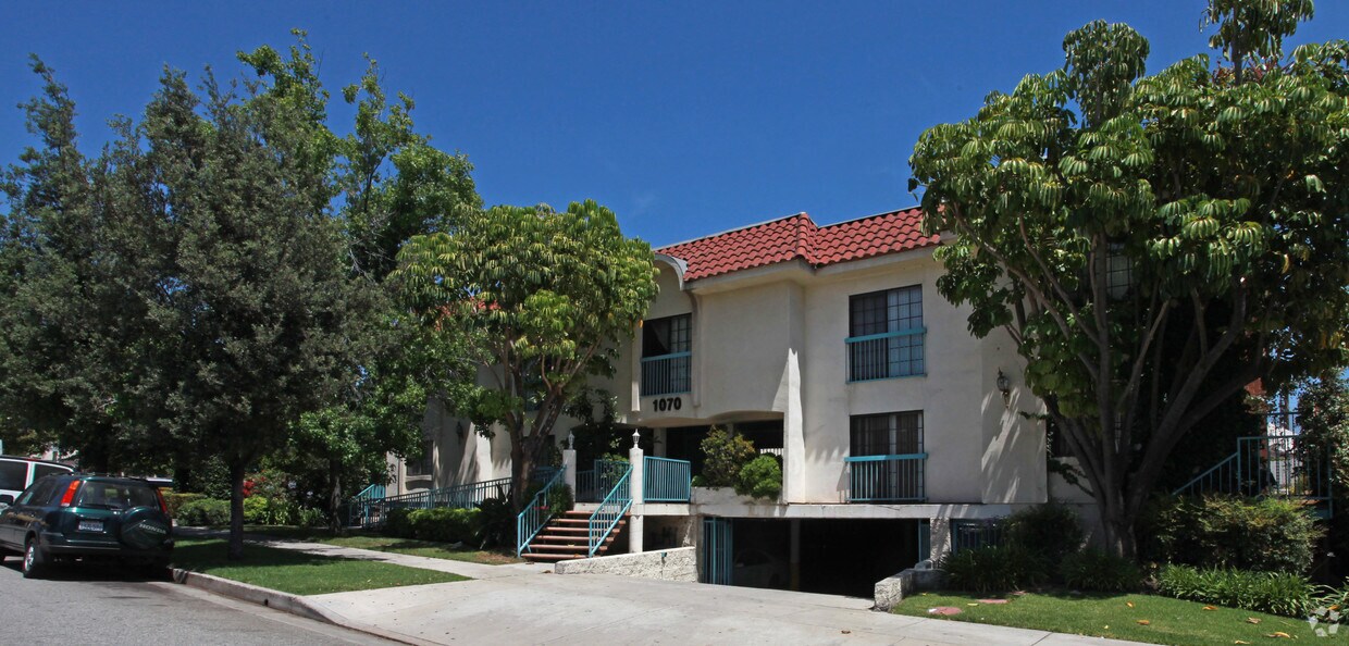 Foto principal - 1070 Thompson Ave