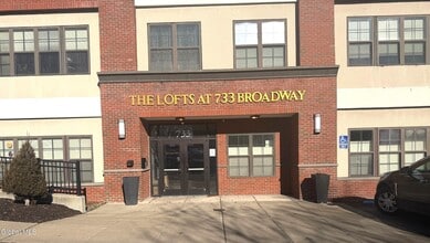 Building Photo - 733 Broadway