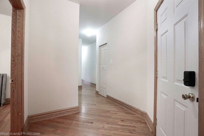 Building Photo - 1165 E 54th St
