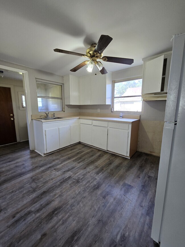 Foto del edificio - 305 Blyth Rd