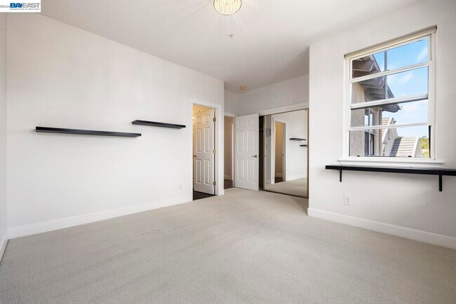 Building Photo - 3479 Gravina Pl