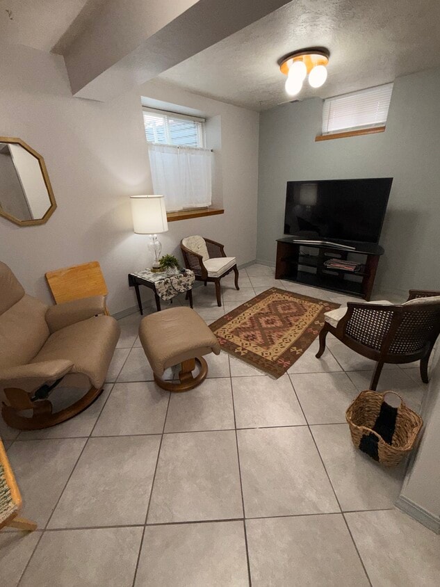 Building Photo - 303 N 12th Ave