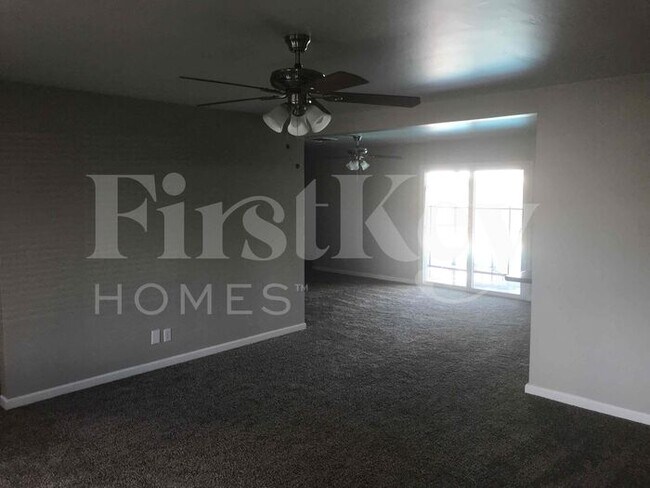 Foto del edificio - 3216 E Roveen Ave