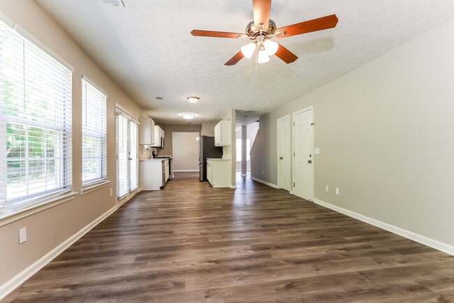 Foto del edificio - 1348 Blazing Star Rd SE