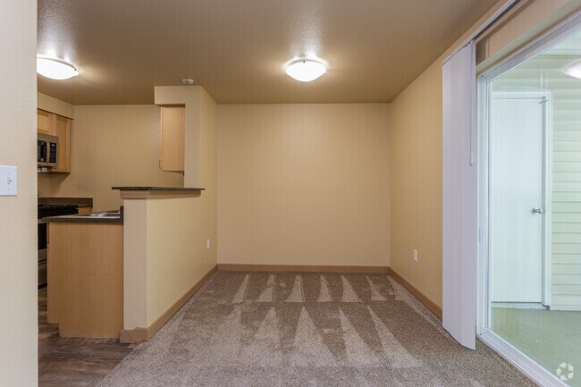 2BR, 2BA - 980SF - Olympic Village