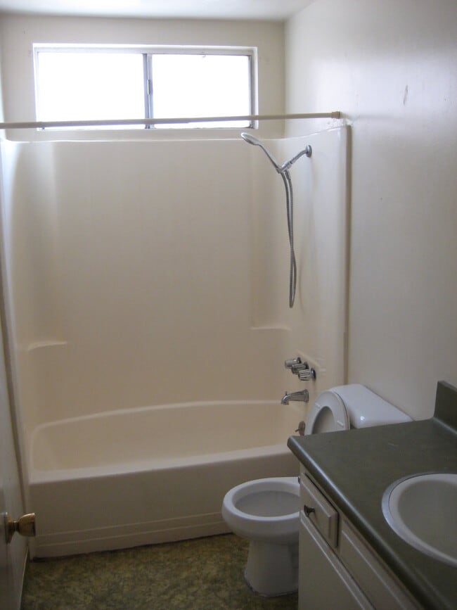 Baño 2 - 5860 Orange Ave